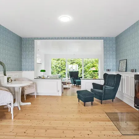 3 Bedroom Lovely In Semesterbostad