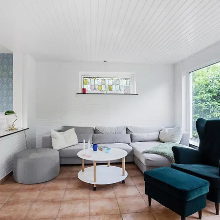 3 Bedroom Lovely In Semesterbostad *