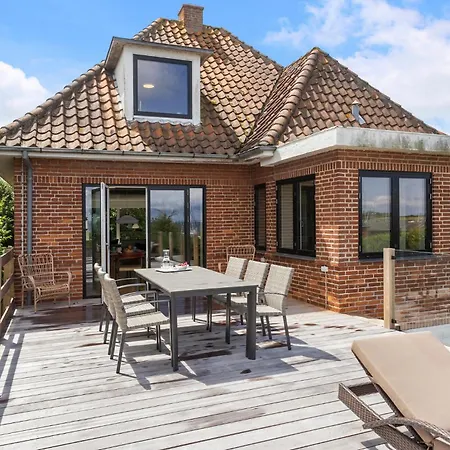 3 Bedroom Lovely In Semesterbostad *