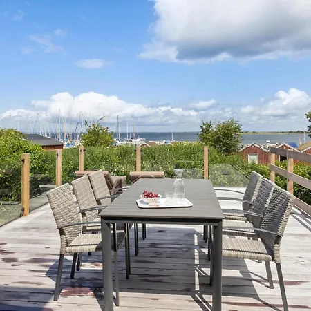 Semesterbostad 3 Bedroom Lovely In